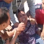 Penangkapan dramatis seorang nelayan di Sampang saat membawa sabu. Foto: Tangkapan layar.