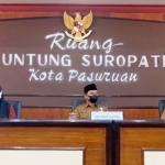 Wawali Mas Adi saat menggelar pertemuan di Ruang Unsur 1 Sekretariat Daerah Kota Pasuruan, Senin (27/06/2022).