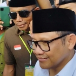 Muhaimin Iskandar diwawancarai warawan usai kampanye akbar di Palengaan, Pamekasan.