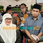 Ketua DPRD Kota Kediri, Firdaus, didampingi oleh anggota Fraksi PAN dan Nasdem saat memberi keterangan kepada wartawan. Foto: Muji Harjita/BANGSAONLINE