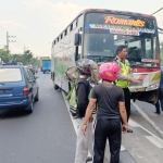 Petugas sedang berada di TKP.