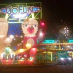 WISATA BARU: Taman hiburan malam GoFun di Bojonegoro yang kini ramai dikunjungi masyarakat. foto: EKY NURHADI/ BANGSAONLINE