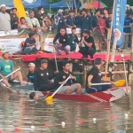 Tim KWG saat mengikuti lomba perahu dayung tradisional Kapolres Cup 2025 di Desa Gredek. Foto: Ist