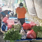 Sayur Mayur dan lauk pauk bantuan dari Si Jamal siap didistribusikan kepada 122 KK warga Perum Permata Jinggga yang diIsolasi. 