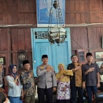 Kapolres Kediri dan jajaran bersama keluarga Ndelem Pojok. Foto: Ist