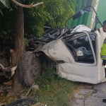 Kondisi kepala truk trailer yang rusak parah usai mengalami laka