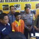 Kasatreskrim Polres Lamongan, AKP Wahyu Norman Hidayat (kiri) saat press release. 