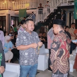 Bupati Gresik Fandi Akhmad Yani (dua dari kiri) saat menghadiri Biennale Jatim XI di Pudak Galery. Foto: Ist.
