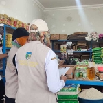 Tim gabungan saat melakukan sidak ke sebuah pasar tradisional di Kediri. Foto: Ist
