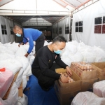 Hasil penggalangan dana rutin tiap bulan para ASN Pemkot Surabaya yang dirupakan paket sembako.