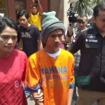 Pelaku M Nurman Tajuddin (20) digelandang ke Mapolresta Sidoarjo.