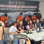 Konferensi pers terkait ungkap kasus laboratorium narkoba terbesar di Kota Malang.