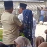 Tangkapan layar saat warga mendatangi rumah duka