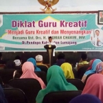 Bupati saat membuka Diklat Menjadi Guru Kreatif dan Menyenangkan di Pendopo Lumajang.