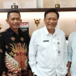 Nurul Yatim (kanan) bersama pengurus AKD ketika bertemu Bupati Sambari HR dalam sebuah kesempatan. foto: ist.
