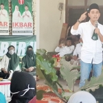 Dokter Ikfina menyapa masyarakat dan Gus Barra bertatap muka dengan warga di Kecamatan Puri.