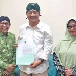 Ketua Desk Pilkada DPP PKB, Abdul Halim Iskandar (kiri) bersama Deny Widyanarko (tengah), dan Mudawamah. Foto: Ist.