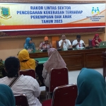 Kepala Dinas Sosial P3A Kota Mojokerto Choirul Anwar memberikan sambutan saat membuka rakor lintas sektor pencegahan kekerasan terhadap perempuan dan anak.