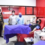 Wagub Emil Dardak didampingi Gus Muhdlor saat kunjungan ke Unit Transfusi Darah (UTD) PMI Kabupaten Sidoarjo, Minggu (4/7).