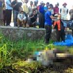 Polisi saat melakukan olah TKP di lokasi temuan mayat di sawah depan SPBU Pagu, Kabupaten Kediri. foto: dendi martoni/BANGSAONLINE