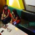Pengunjung di bawah umur yang kepergok berada di tempat hiburan malam. foto: zainal abidin/ BANGSAONLINE