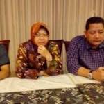 Tri Rismaharini dan Whisnu Sakti Buana, Wali Kota dan Wakil Wali Kota Surabaya terpilih saat memberikan keterangan.