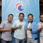 Ketua DPW Partai Gelora Indonesia, M. Sirot (tengah) bersama Misbakhul Munir (Sekretaris), dan Hamy Wahjunianto (Ketua DPN). (foto: ist).