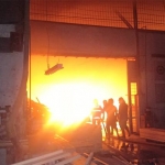 Kebakaran pabrik kayu di Sidoarjo.