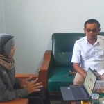 Mantan Ketua Bawaslu Kabupaten Pasuruan Nasrup saat konsultasi ke KPU soal syarat dukungan calon independen.