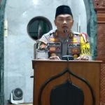 Kapolres Malang Kota AKBP Asfuri saat memberikan materi kuliah subuh di Masjid Agung Jami