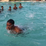 Atlet renang dari Jember saat berlatih di Kolam Renang Tirta Balawara Yudha Yonif Raider 509 Kostrad.