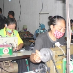 Pembuatan masker oleh UMKM salah satu anggota HIAS Kabupaten Pasuruan.