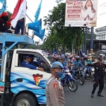 Petugas dari Polresta Sidoarjo saat mengamankan pelaksanaan Hari Buruh tahun ini.