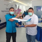 Komisaris PT Wina Mandiri Firesa Erik Cristian Cahyono, bersama Cargo Manager Garuda Indonesia Surabaya I Wayan Indrabayu, saat peresmian CSC di Bulusidokare, Sidoarjo, Rabu (2/9/2020).