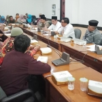 Suasana audiensi para guru madrasah dengan jajaran Komisi IV DPRD Pasuruan.