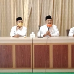 Ketua PD Muhamadiyah Kota Pasuruan Abu Nasir (dua dari kiri), bersama Gus Ipul dan Adi Wibowo saat acara silaturahim.