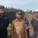 Komisi III DPRD Kabupaten Probolinggo saat sidak ke lokasi tambang galian C di Desa Pamatan, Kecamatan Tongas.