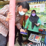 Wali Kota Kediri Abdullah Abu saat memperkenalkan aplikasi sampah di Kota Kediri. foto: ist.