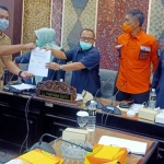 Komisi E DPRD Jatim menerima aspirasi mahasiswa yang tergabung dalam Aliansi BEM PTS se-Surabaya dan Malang Raya. foto: istimewa