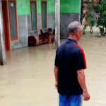 Tangkap layar video banjir yang merendam Desa Pamotan, Lamongan akibat guyuran hujan deras pada Senin (24/2/2025)