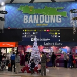 Suasana Stasiun Bandung di momen Natal 2024 dan Tahun Baru 2025. Foto: Novandryo/BANGSAONLINE