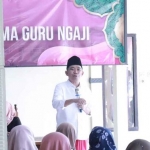 Bupati Jember, M. Fawait saat memberi sambutan di depan para guru ngaji