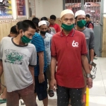 Para warga binaan Rutan Surabaya saat direlokasi.