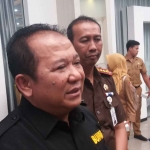 Bupati Jember, Hendy Siswanto, saat memberi keterangan kepada awak media.