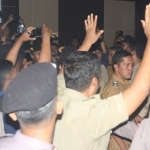 Para kades saat melurug ke  gedung DPRD Kabupaten Pasuruan.