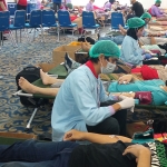 Suasana saat donor darah di Grand City Mall Surabaya.