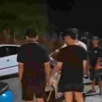 Polisi saat mengamankan 7 pemuda yang menembakkan petasan di gedung Kejaksaan Negeri (Kejari) Ngawi. Foto: Ist.