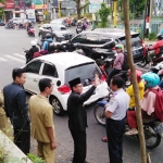 Sutiaji, Plt. Wali Kota Malang sewaktu meninjau arus Lalu Lintas di belakang UB Malang. foto: istimewa