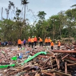 Dahsyatnya ledakan di Desa Karangbendo Blitar menyebabkan puluhan rumah rusak hingga rata dengan tanah
