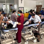 Peristiwa memprihatinkan menimpa siswa-siswi SMP 8 Kupang. Mereka diduga keracunan akibat mengonsumsi MBG. Tampak mereka dirawat di IGD RSUD S.K Lerik, Kota Kupang, Nusa Tenggara Timur, Selasa (22/7/2025). Foto: detik


